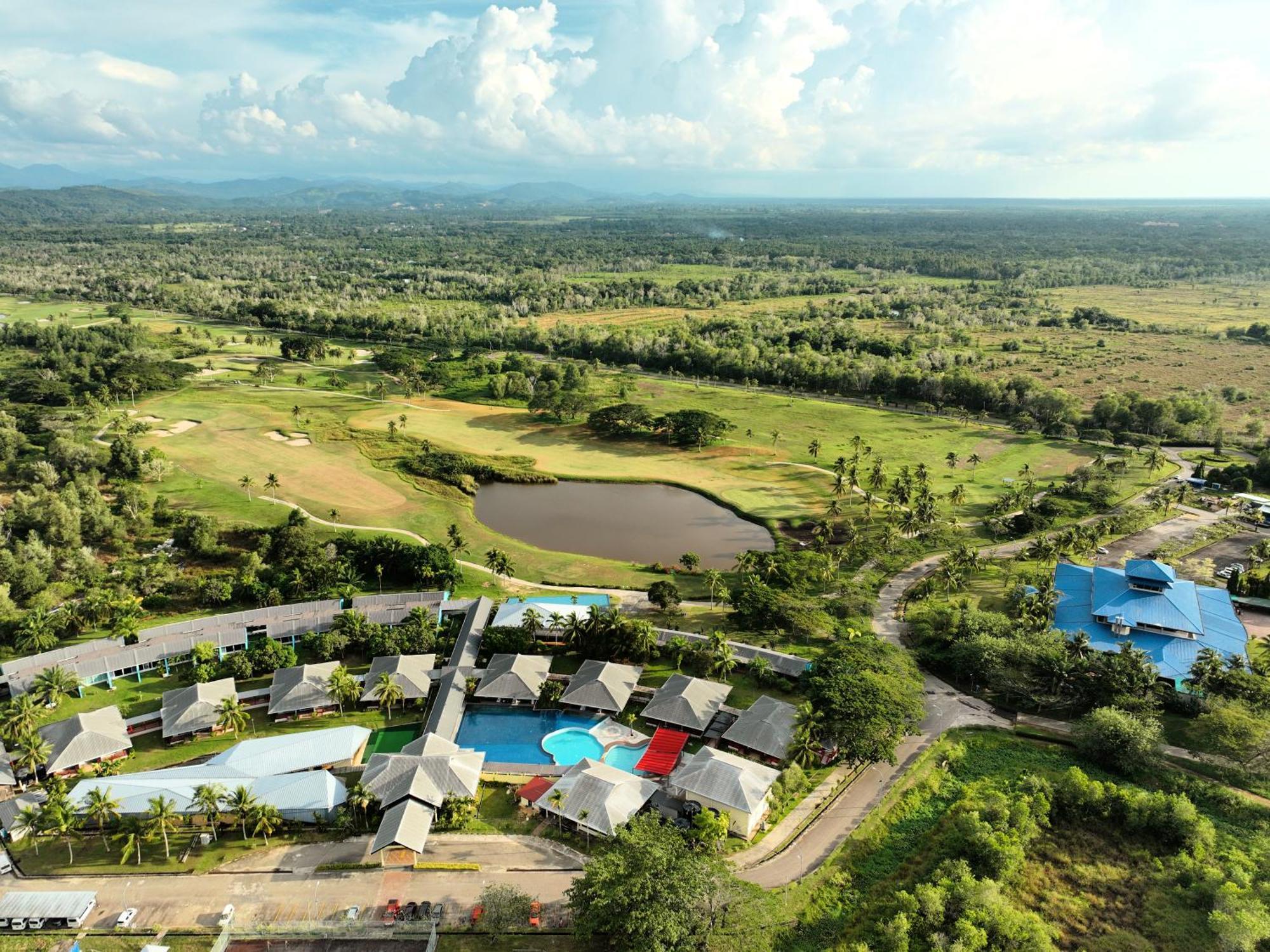 Artitaya Borneo Golf & Resort Papar Exterior foto