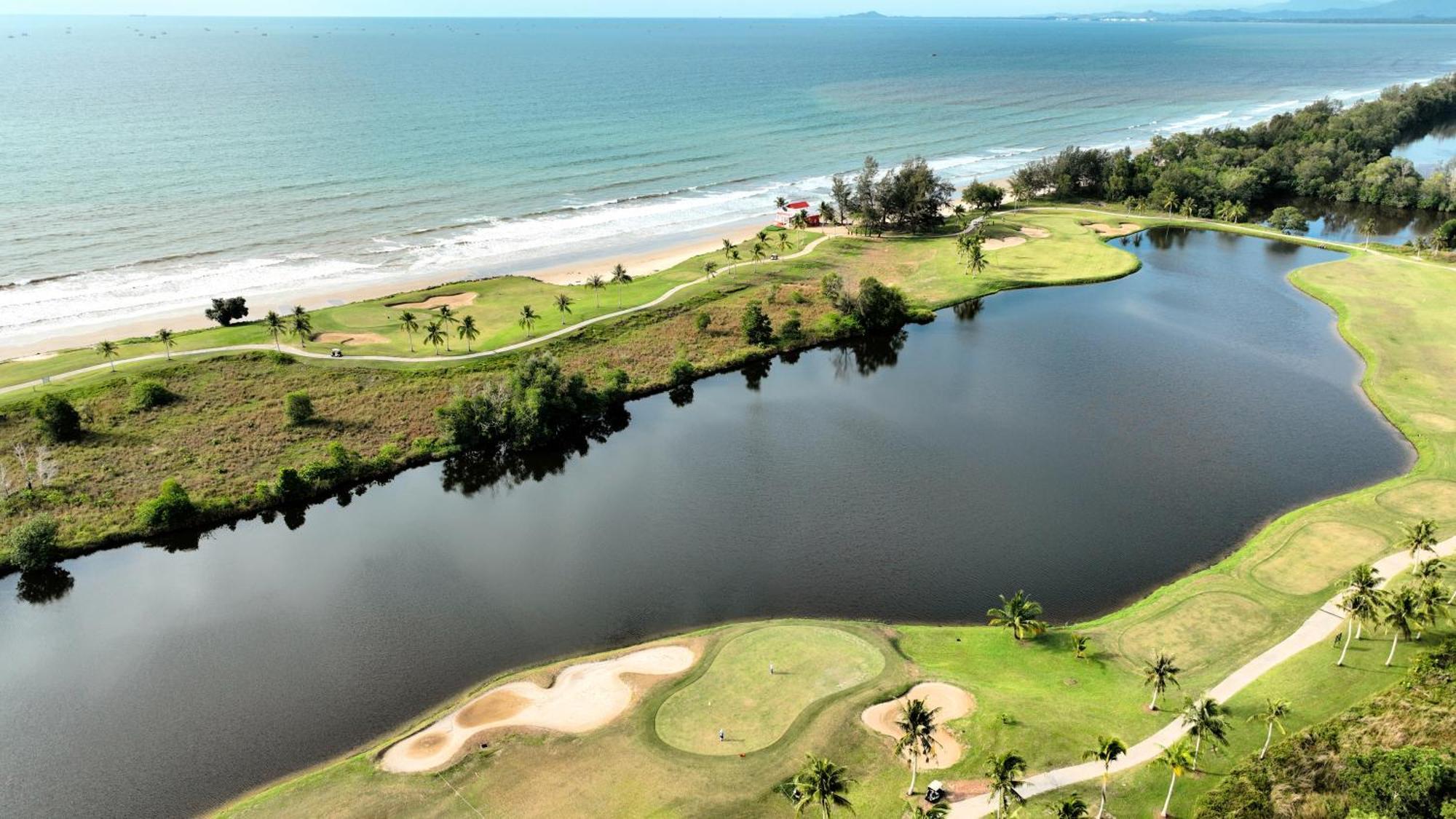 Artitaya Borneo Golf & Resort Papar Exterior foto